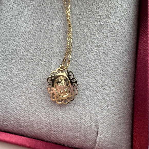 Dainty 14k Gold Miraculous Medal 18” cable chain - Picture 4 of 8